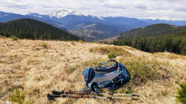Quelles sont les meilleures techniques pour faire face à une tempête soudaine en camping?
